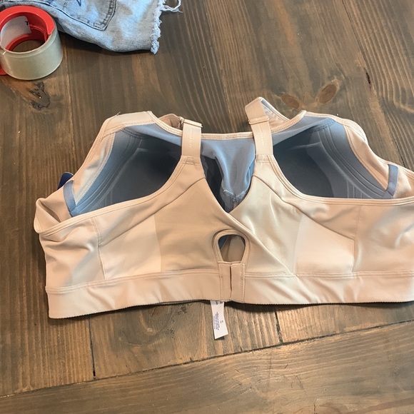 Champion sports bra 44C - Picture 2 of 3